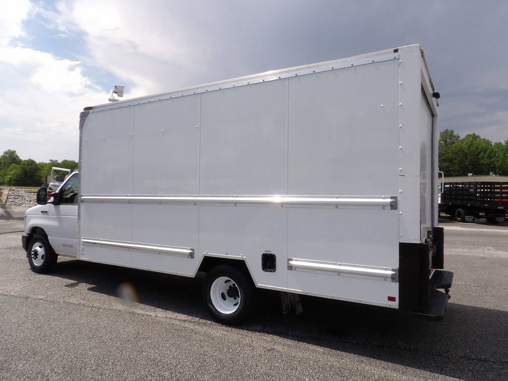 Used 2021 Ford E-350 and Econoline 350 Super Duty RWD image 4