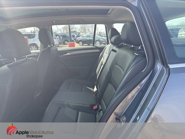 Used 2017 Volkswagen Golf SE image 8