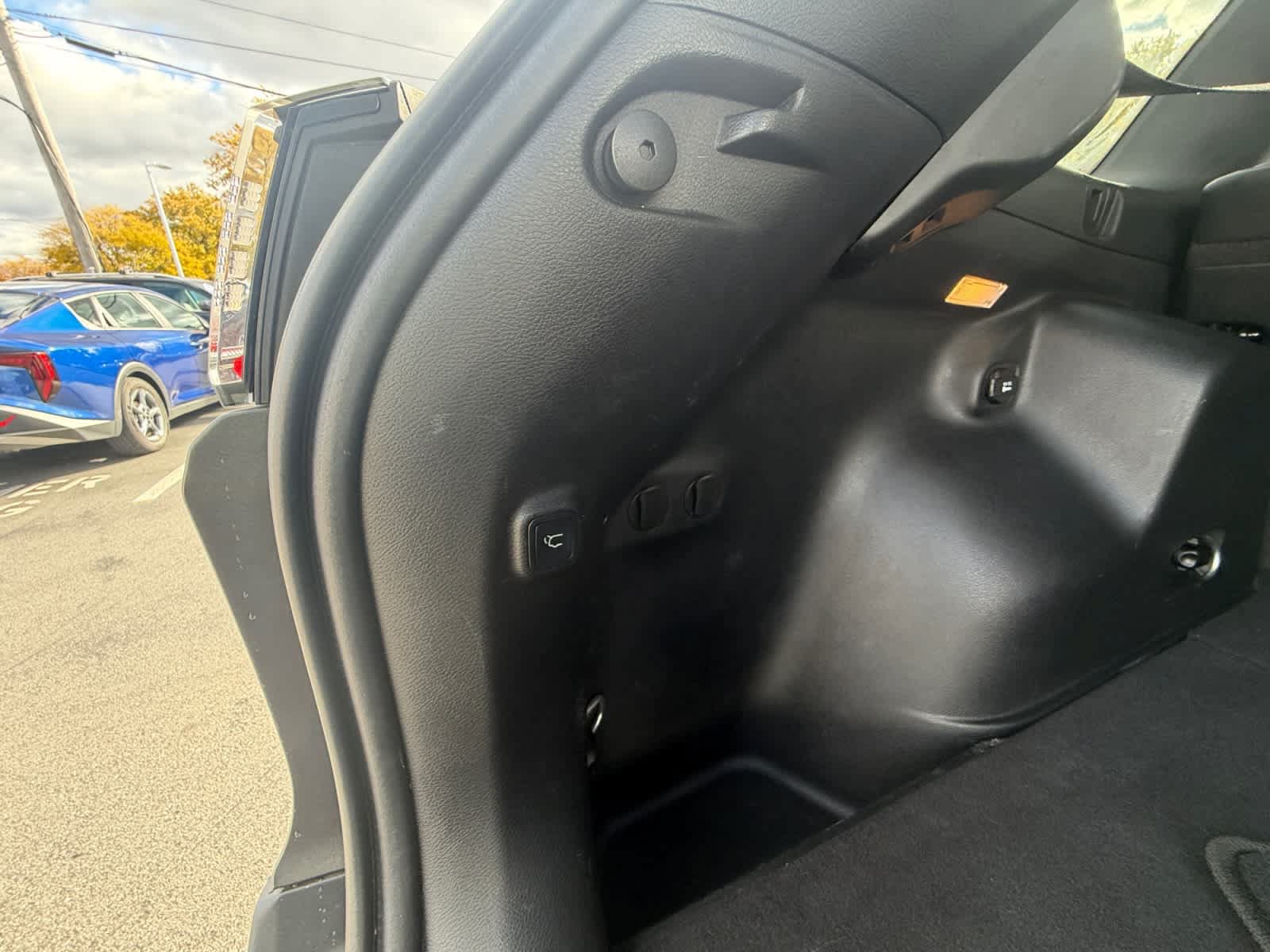 Used 2019 Jeep Cherokee Limited AWD/4WD image 29