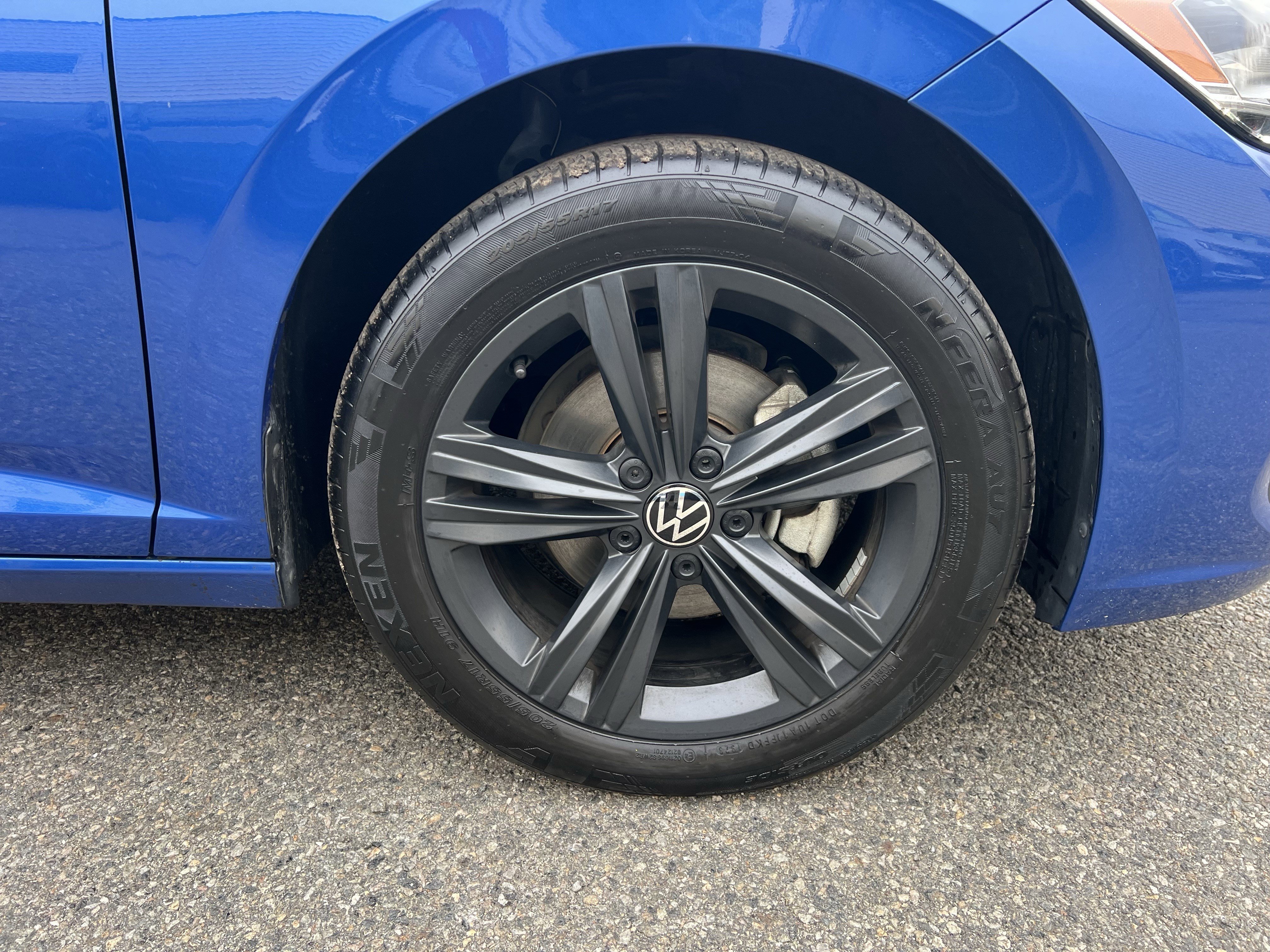 Used 2024 Volkswagen Jetta SE w/ Panoramic Sunroof Package image 11