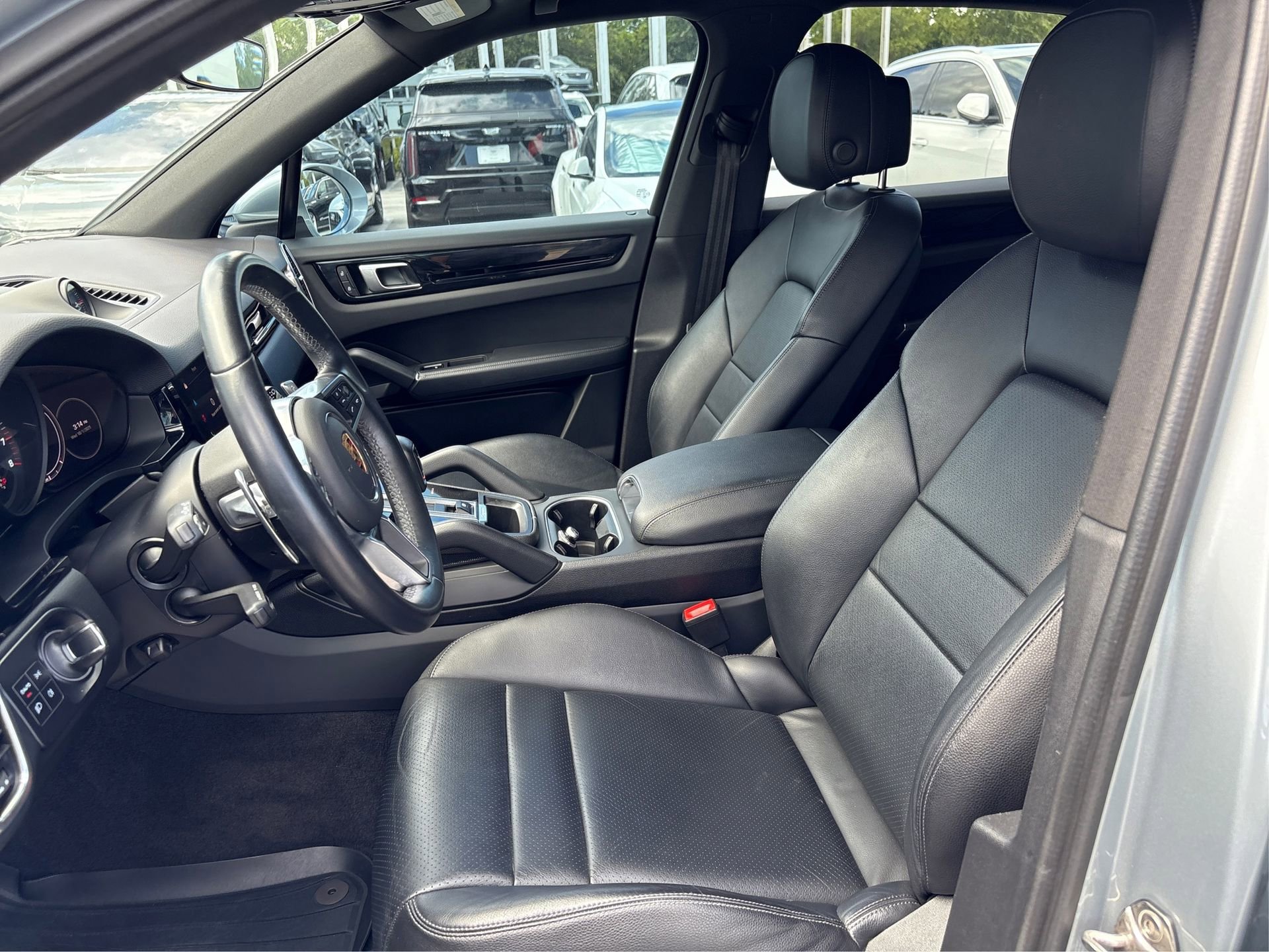 Used 2022 Porsche Cayenne image 9