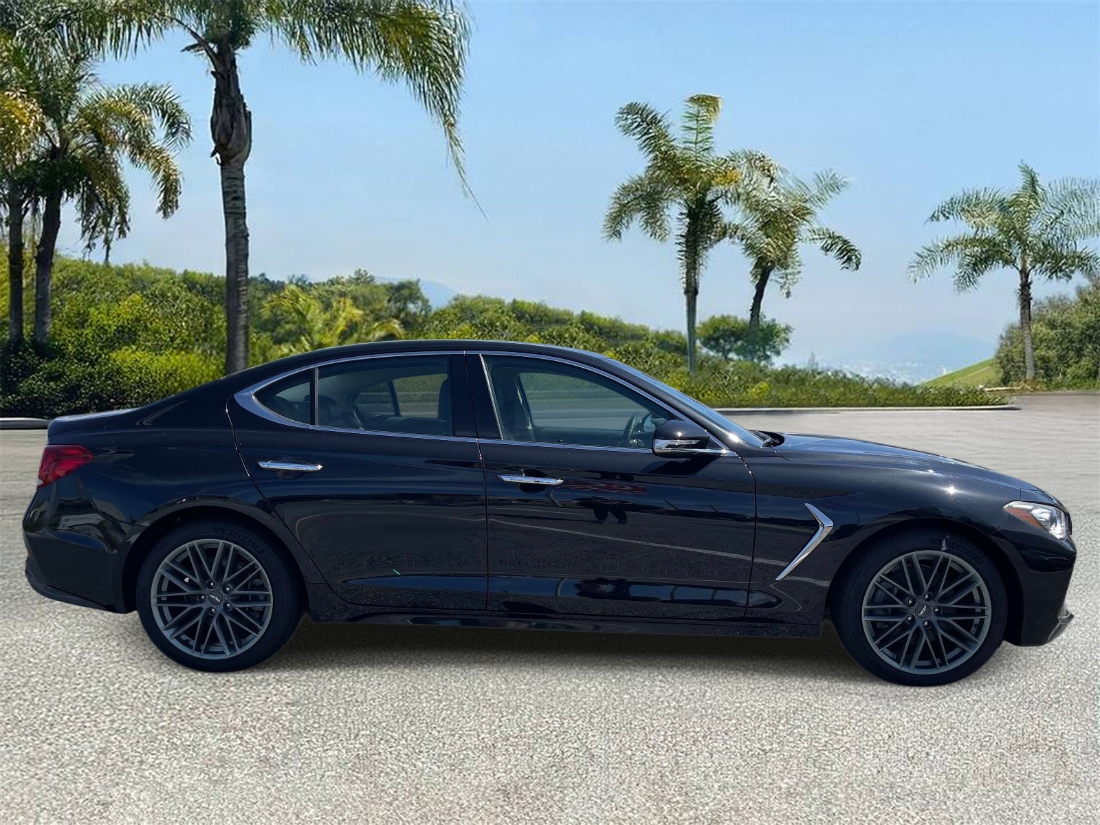 Used 2019 Genesis G70 2.0T Advanced RWD image 3