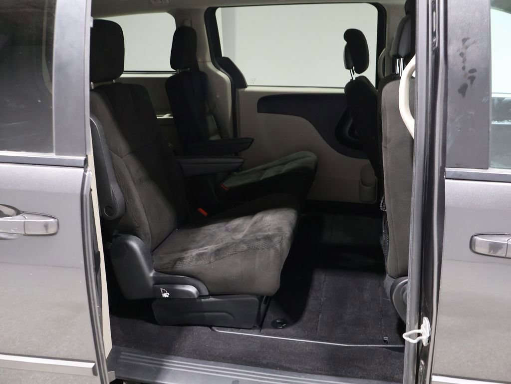 Used 2016 Dodge Grand Caravan SXT image 19