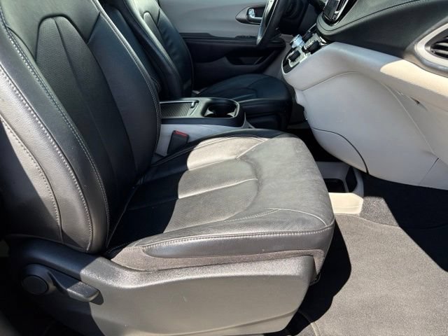 Used 2022 Chrysler Pacifica Touring-L FWD image 19