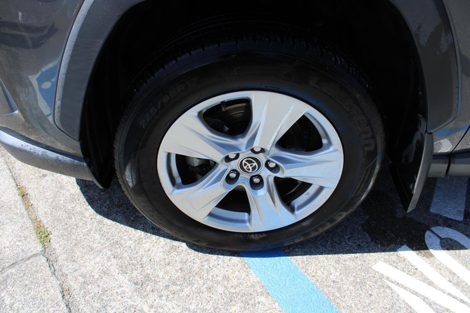 Used 2020 Toyota RAV4 XLE w/ Carpet Mat Package FWD image 12