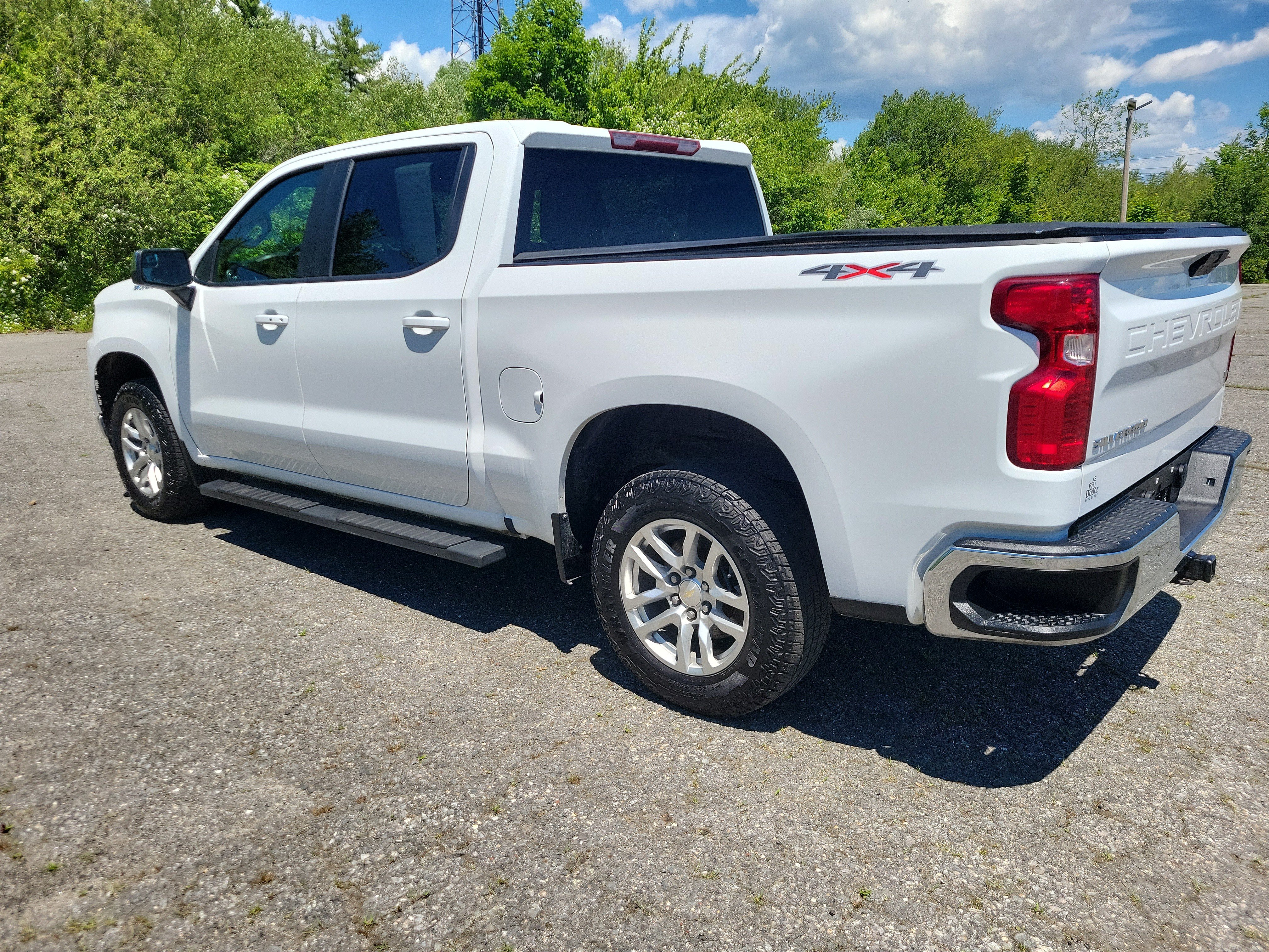Used 2021 Chevrolet Silverado 1500 LT AWD/4WD image 7