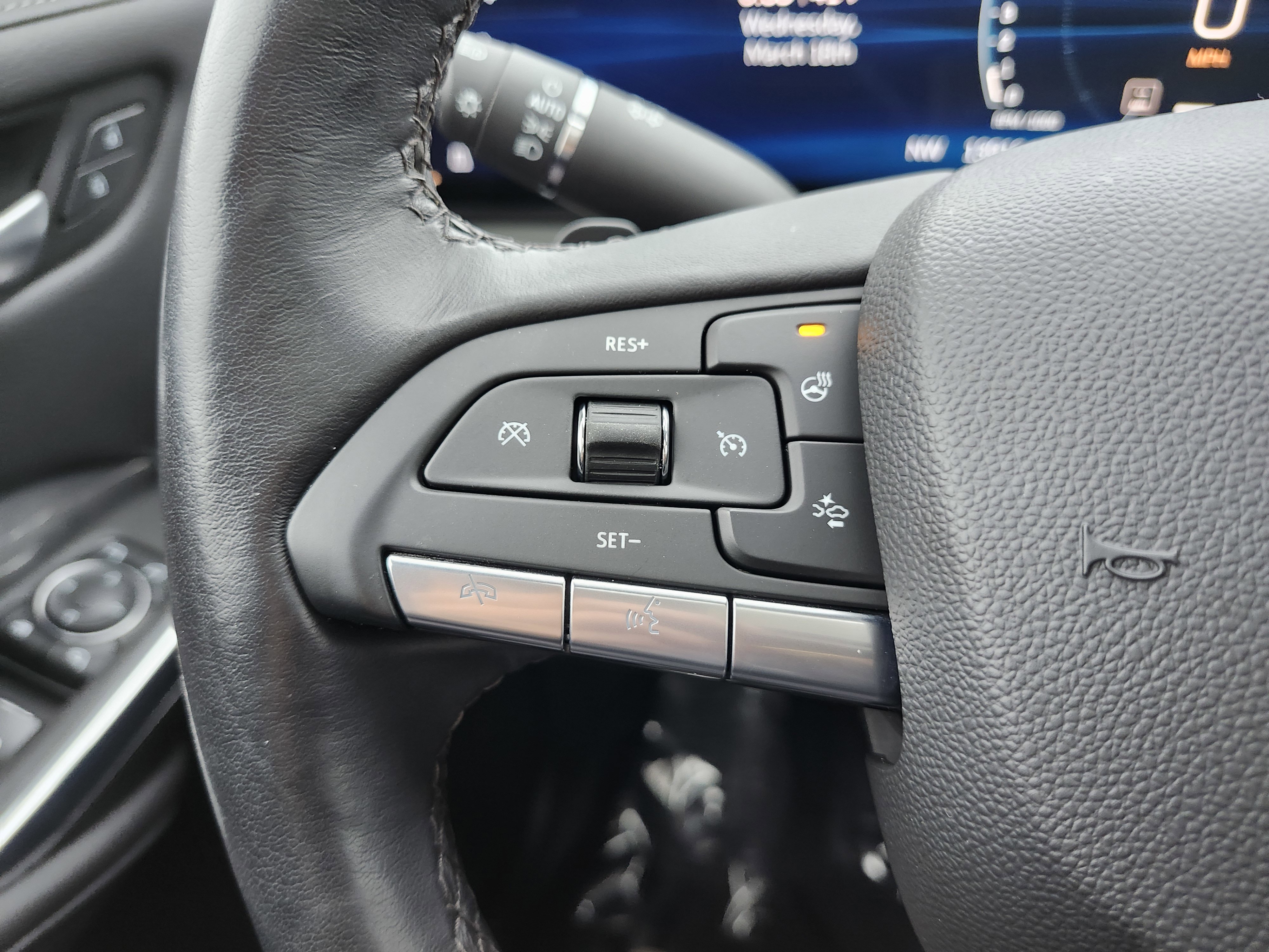 Used 2024 Cadillac XT4 Premium Luxury image 40