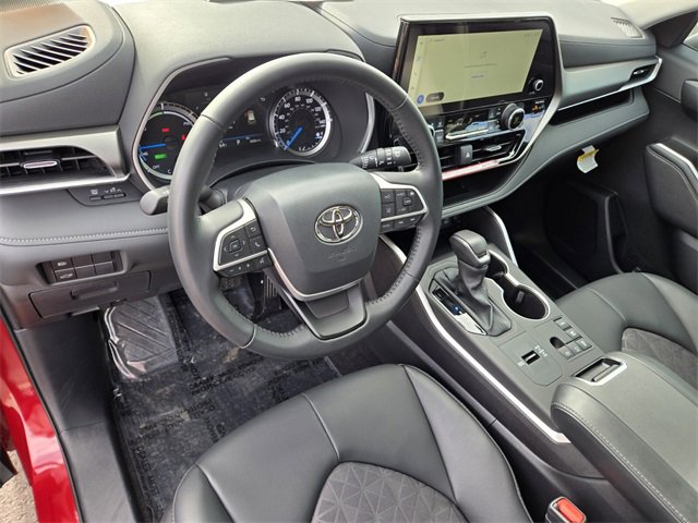 Certified 2024 Toyota Highlander XLE image 11