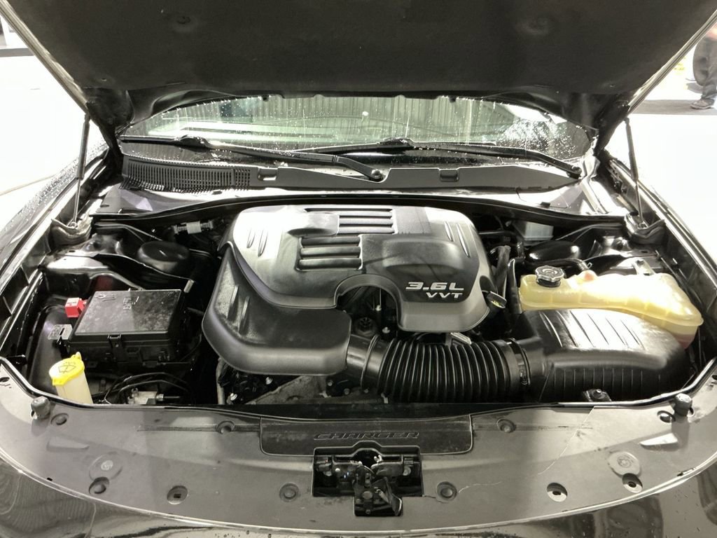 Used 2019 Dodge Charger SXT RWD image 26