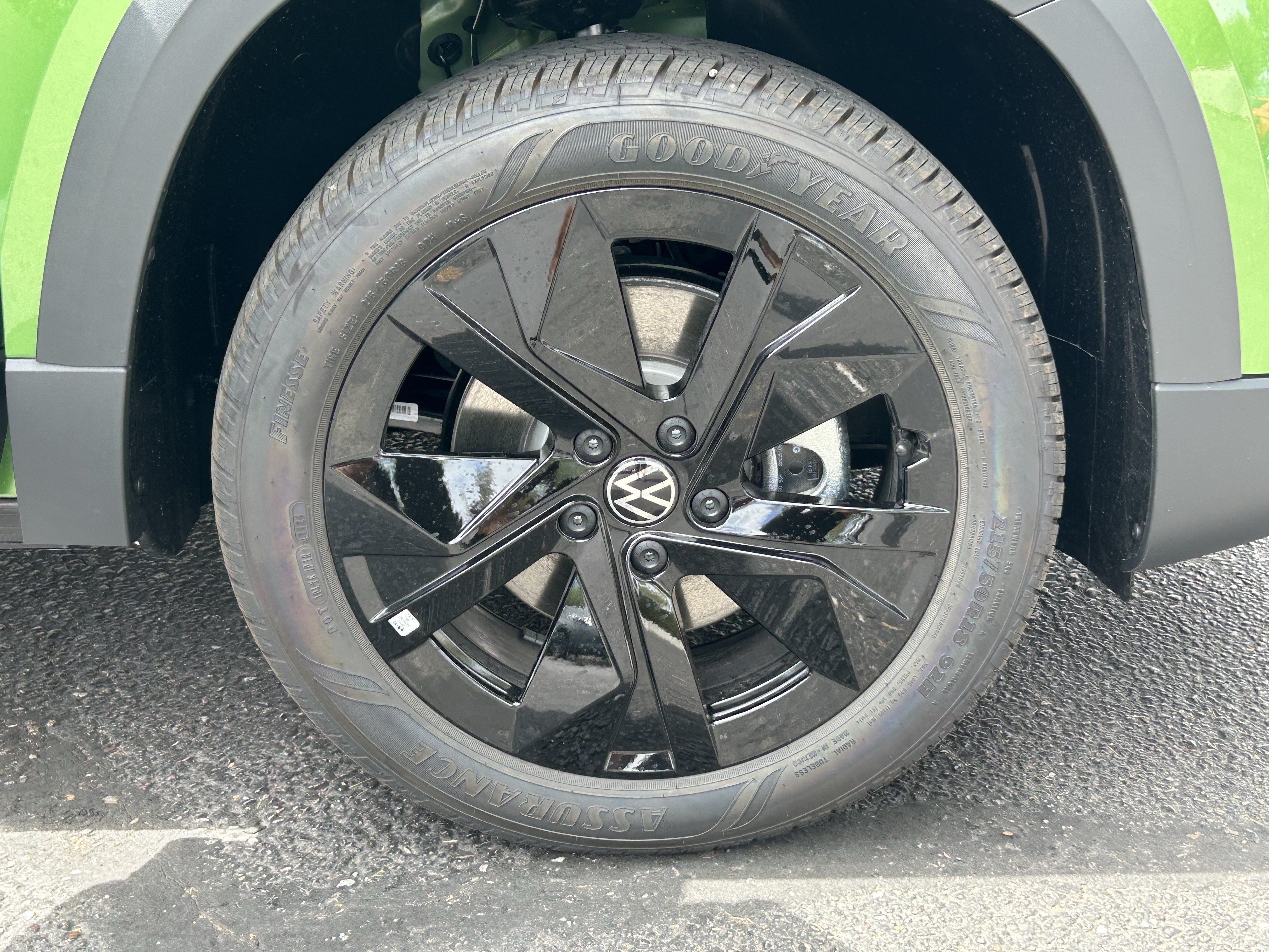 New 2026 Volkswagen Taos SE FWD image 6
