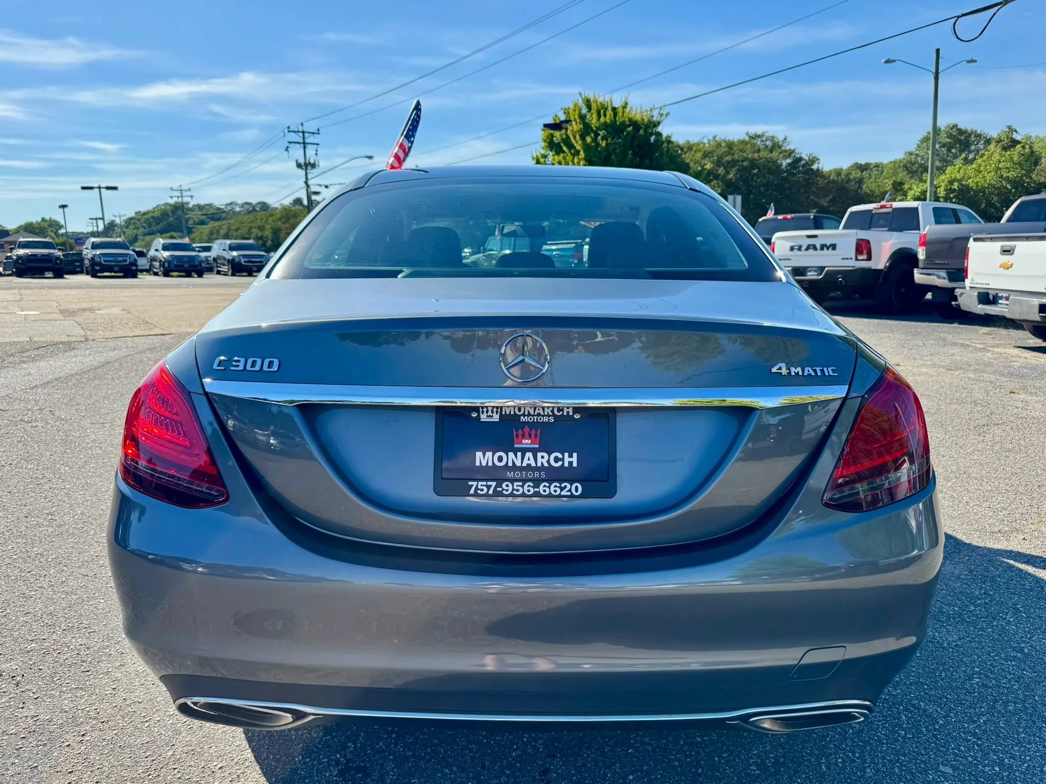 Used 2020 Mercedes-Benz C 300 4MATIC Sedan image 4