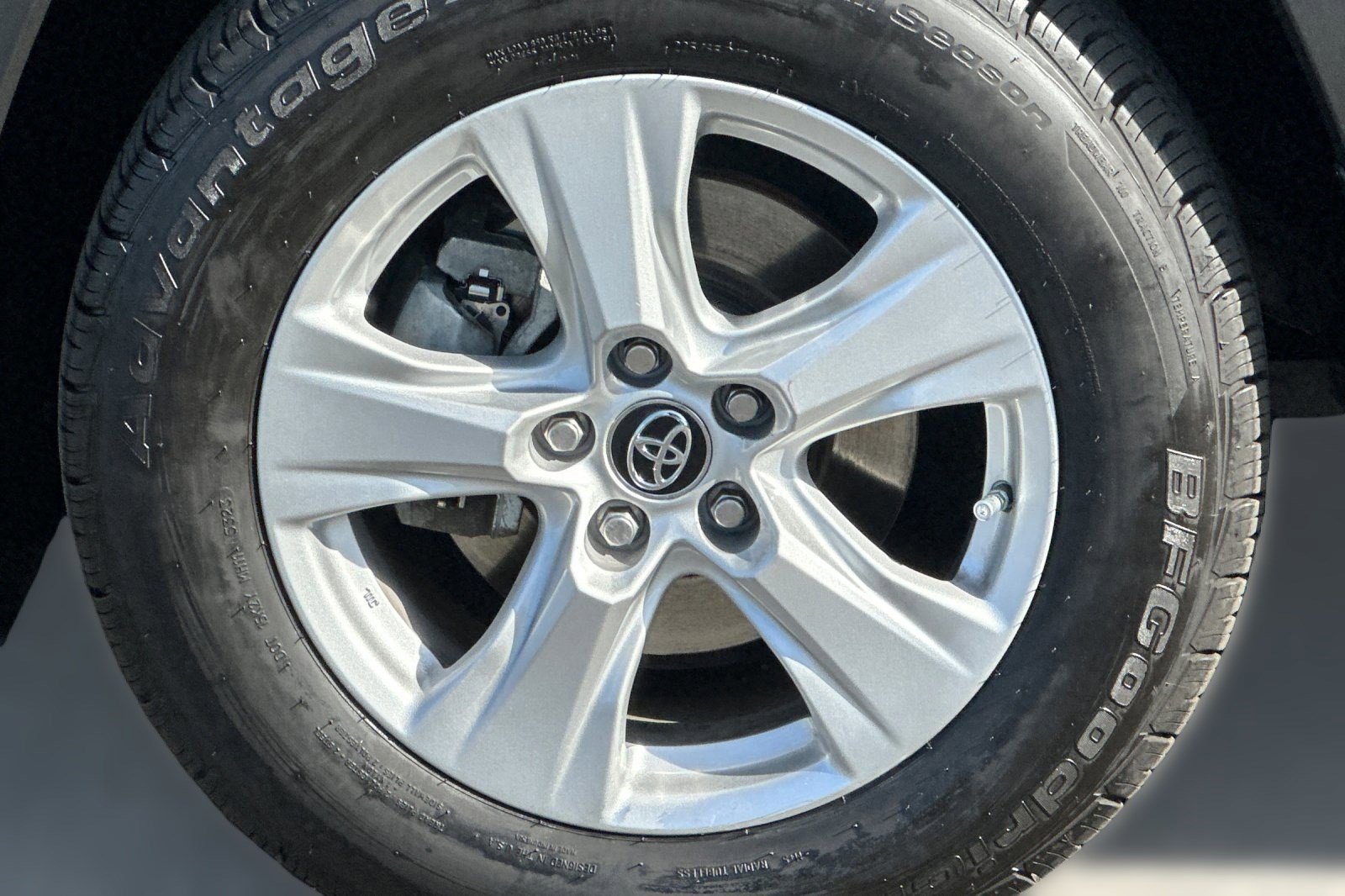 Used 2019 Toyota RAV4 XLE w/ Carpet Mat Package image 12