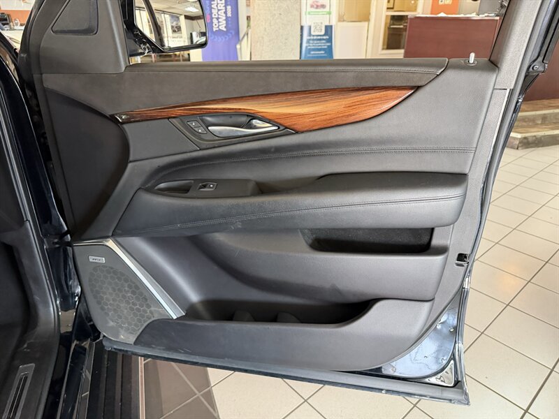 Used 2015 Cadillac Escalade Premium AWD/4WD image 38