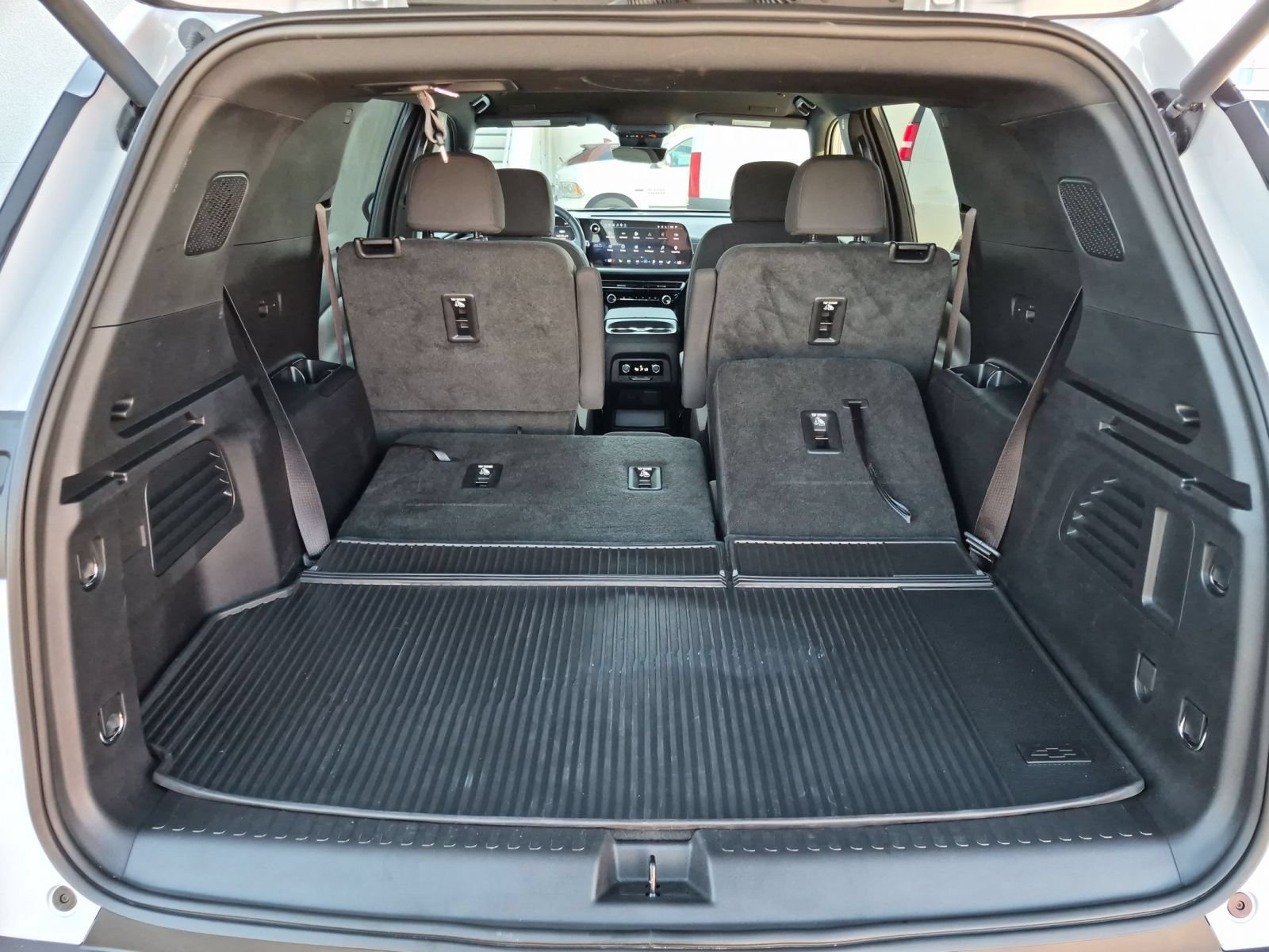 Used 2026 Chevrolet Traverse LT w/ Driver Confidence Package FWD image 25