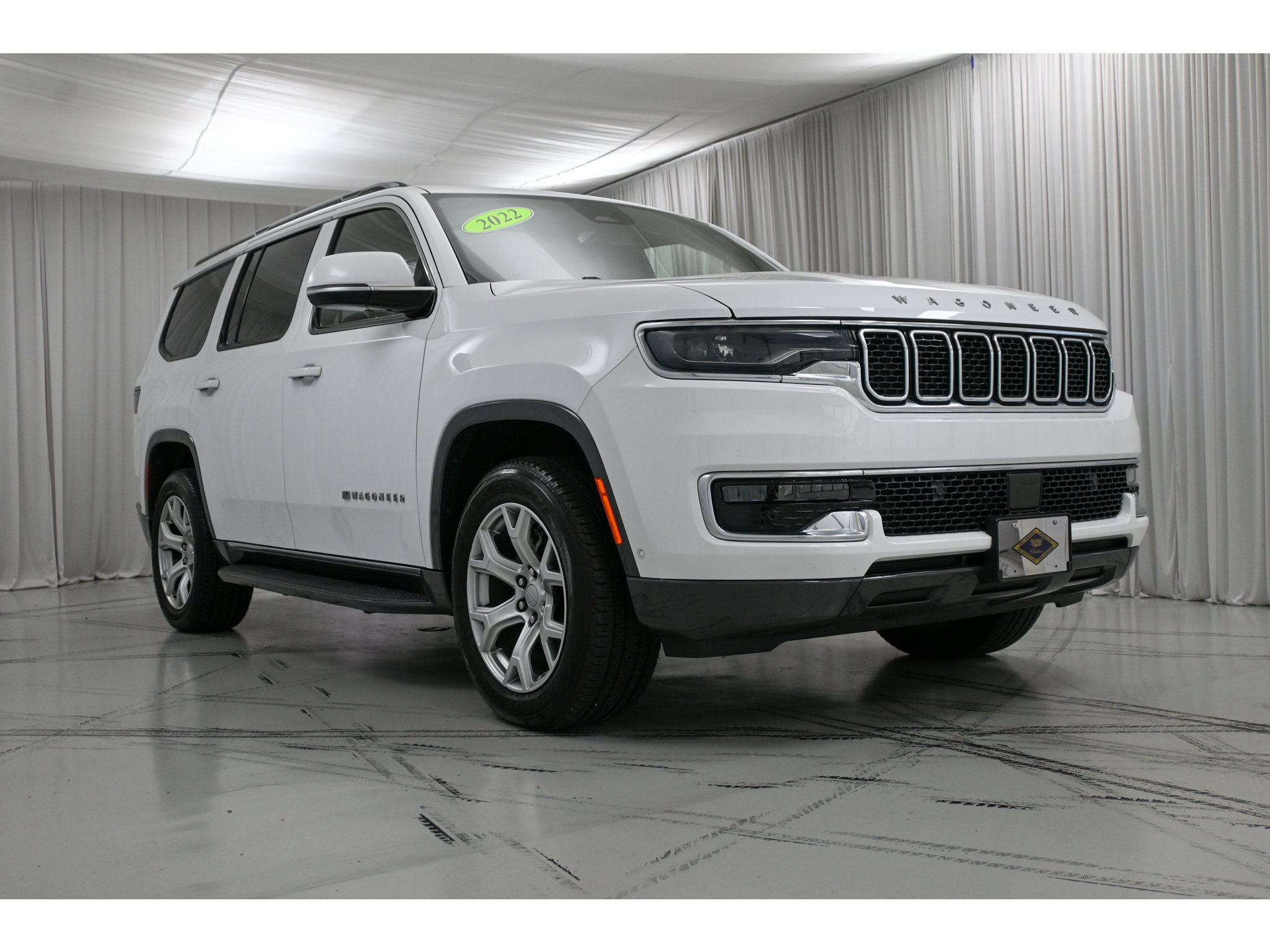 Used 2022 Jeep Wagoneer Series I w/ Premium Group I AWD/4WD image 2