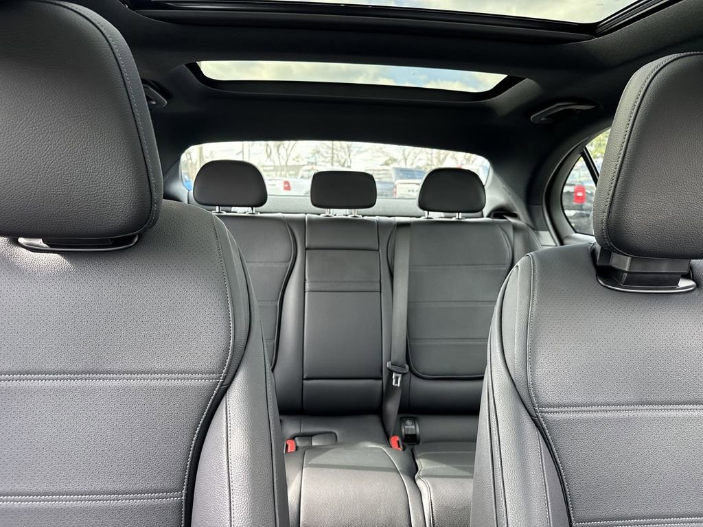 Used 2025 Mercedes-Benz C 300 Sedan image 27