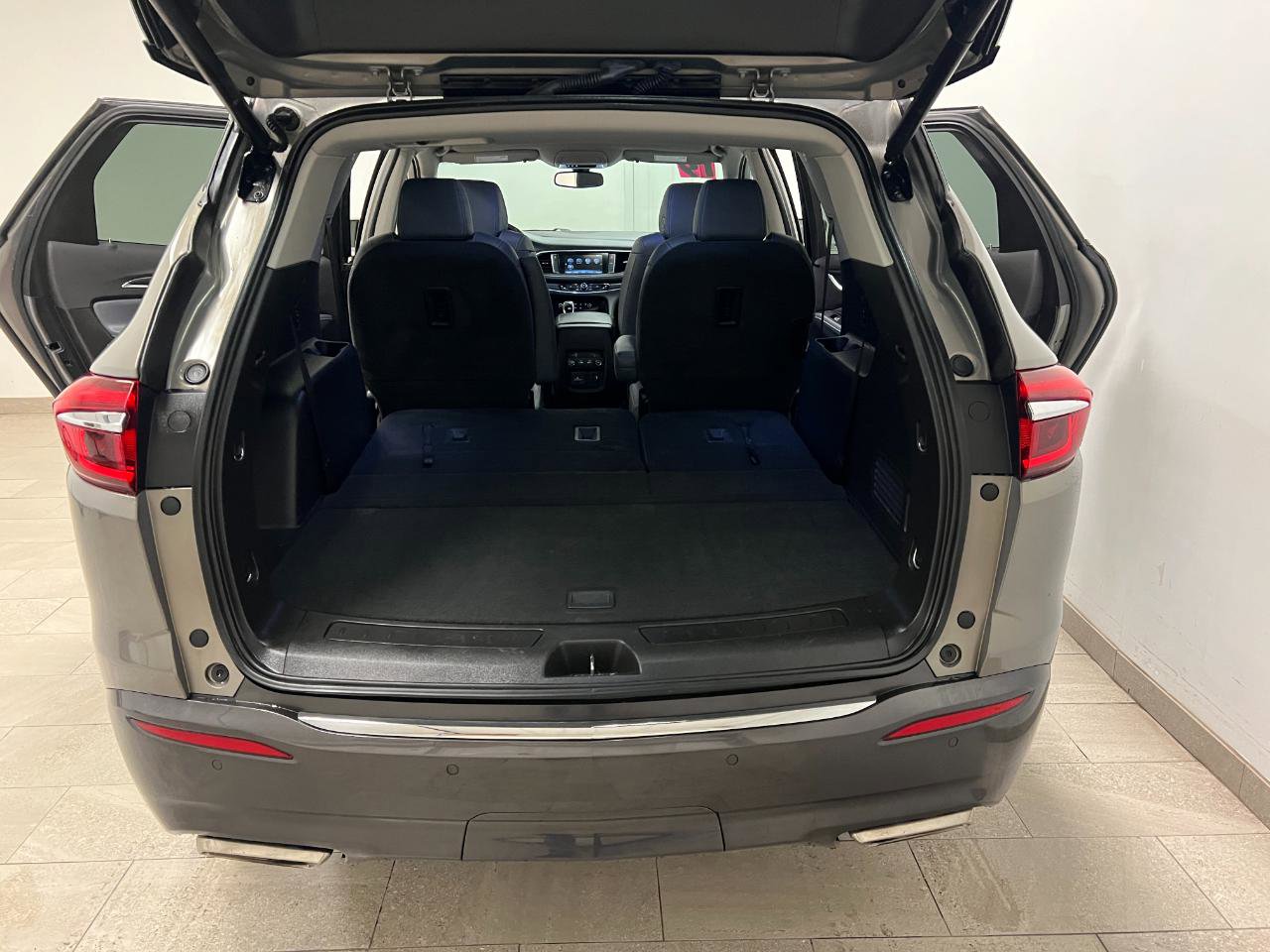 Used 2019 Buick Enclave Essence FWD image 19