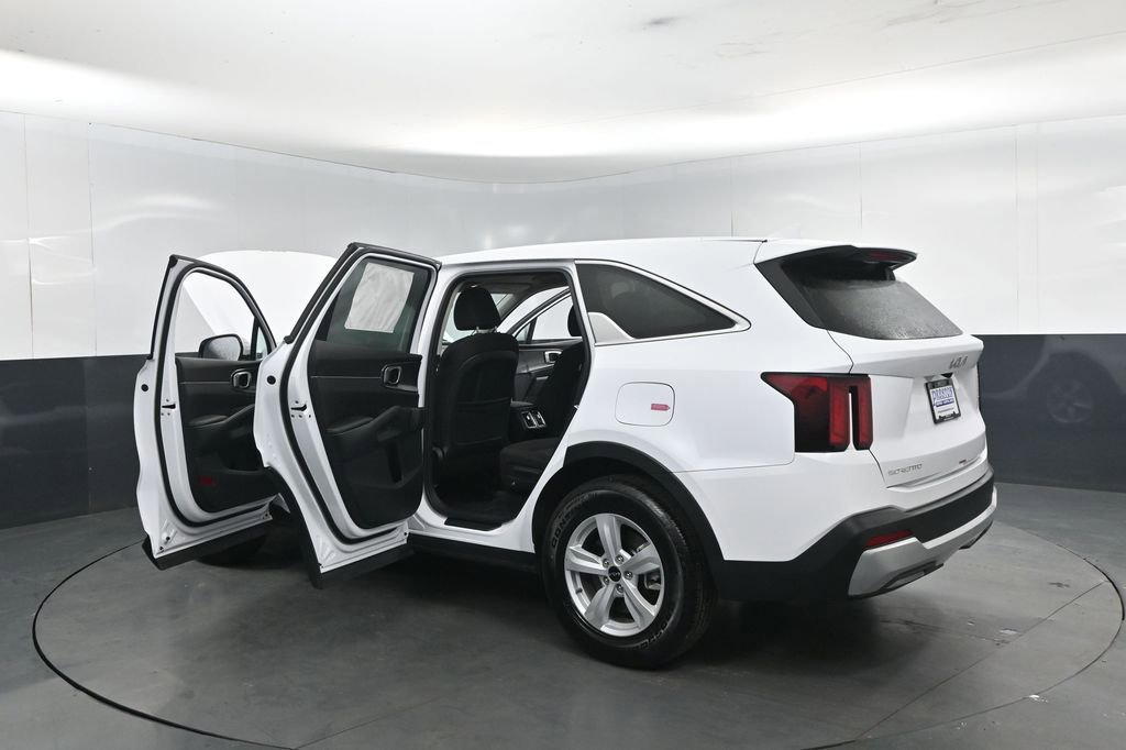 New 2025 Kia Sorento LX FWD image 32