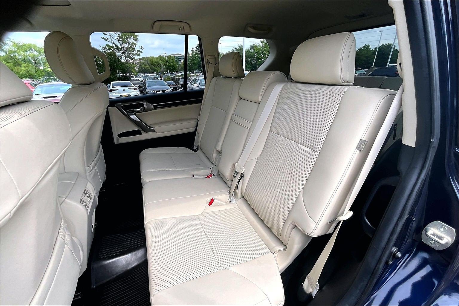 Used 2022 Lexus GX 460 w/ Accessory Package AWD/4WD image 24