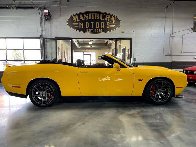 Used 2017 Dodge Challenger SRT w/ Technology Group image 9