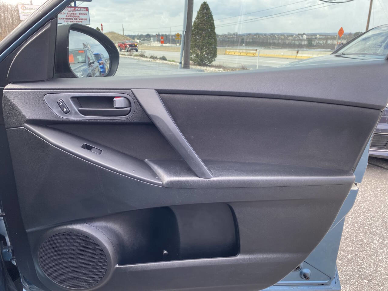 Used 2011 MAZDA MAZDA3 i Sport image 19