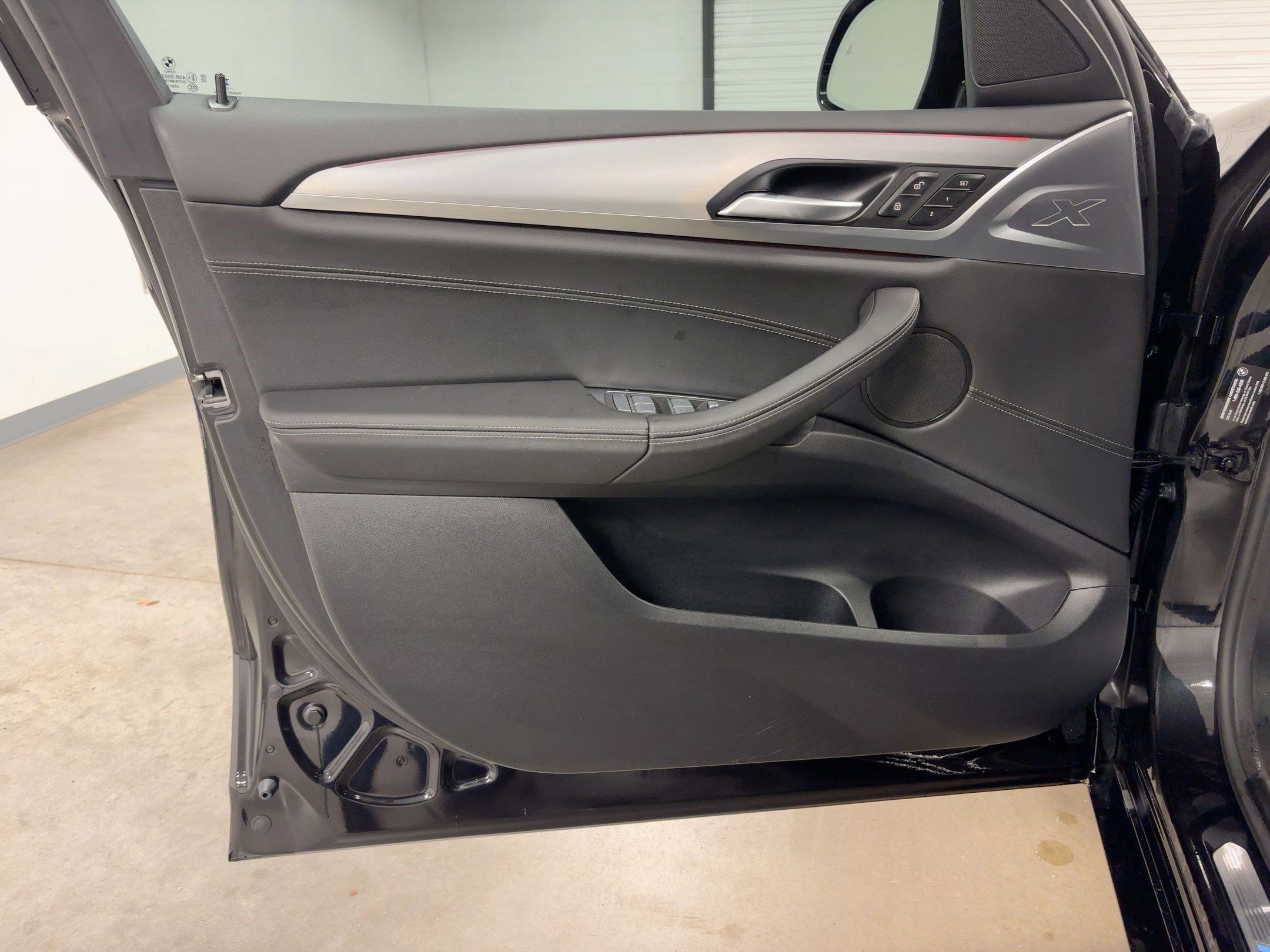 Certified 2025 BMW X4 xDrive30i w/ Premium Package image 12