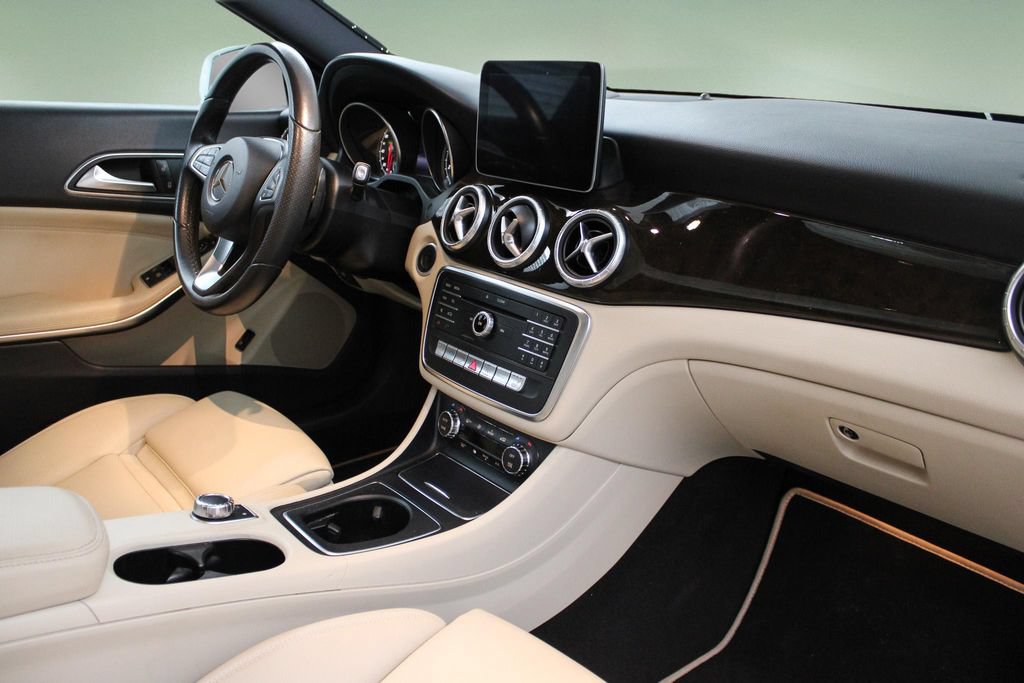 Used 2018 Mercedes-Benz CLA 250 image 22