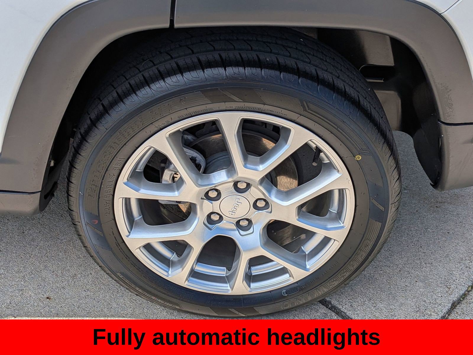 Used 2024 Jeep Compass Latitude AWD/4WD image 14