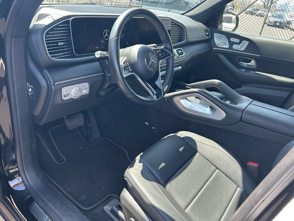 Used 2025 Mercedes-Benz GLS 450 4MATIC image 5