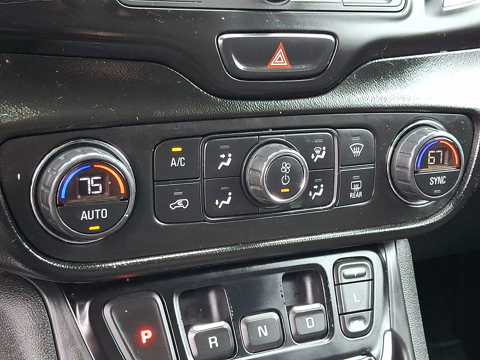 Used 2018 GMC Terrain SLE w/ Driver Convenience Package image 16