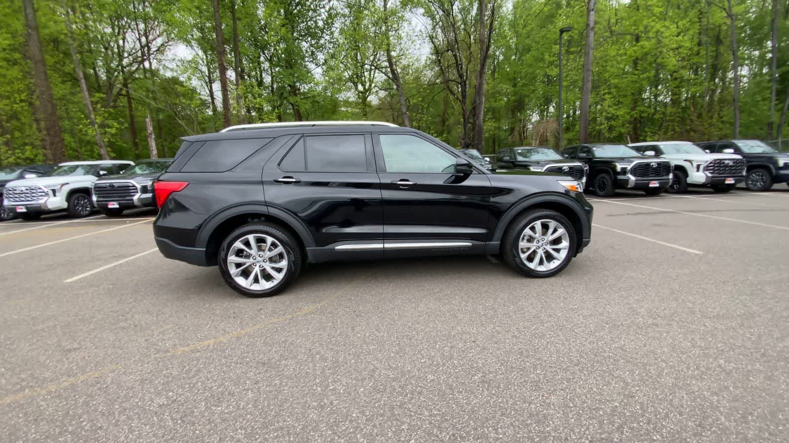 Used 2023 Ford Explorer Platinum w/ Technology Package AWD/4WD image 9