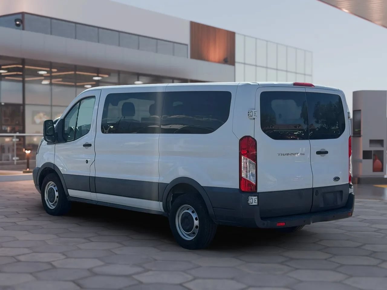 Used 2016 Ford Transit 150 XL RWD image 7
