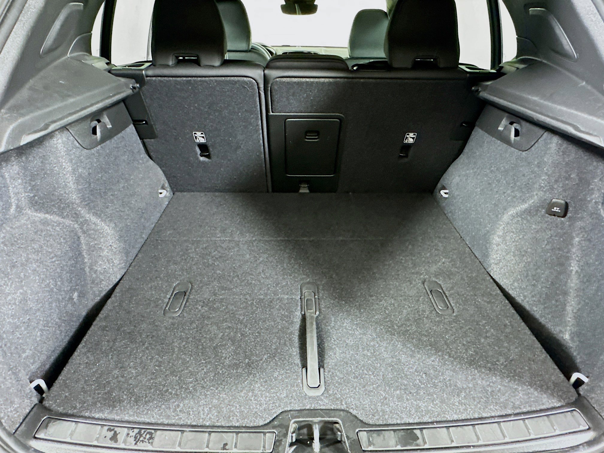 Used 2022 Volvo XC40 P8 Recharge Plus image 29