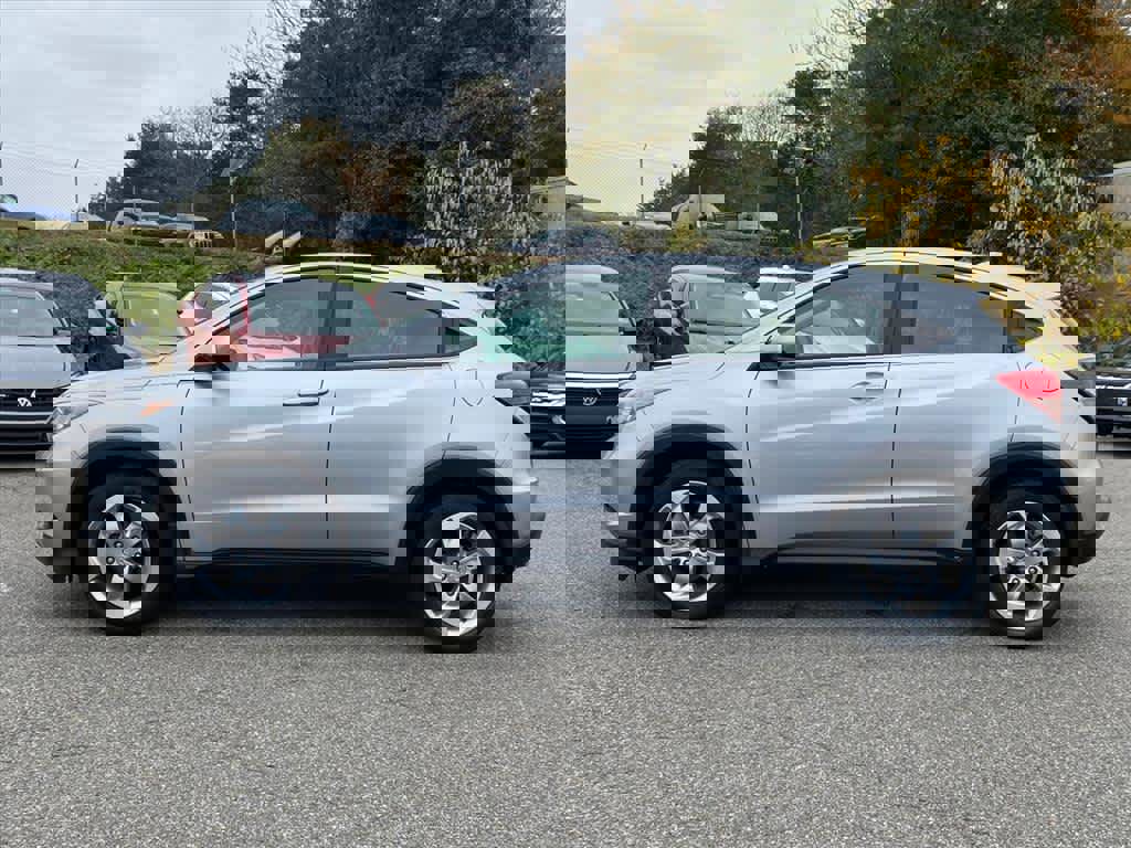 Used 2018 Honda HR-V LX image 2