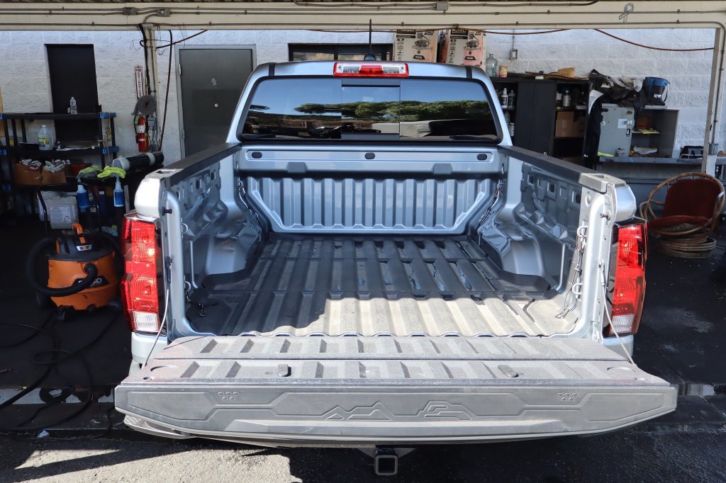 Used 2025 Chevrolet Colorado Trail Boss AWD/4WD image 38