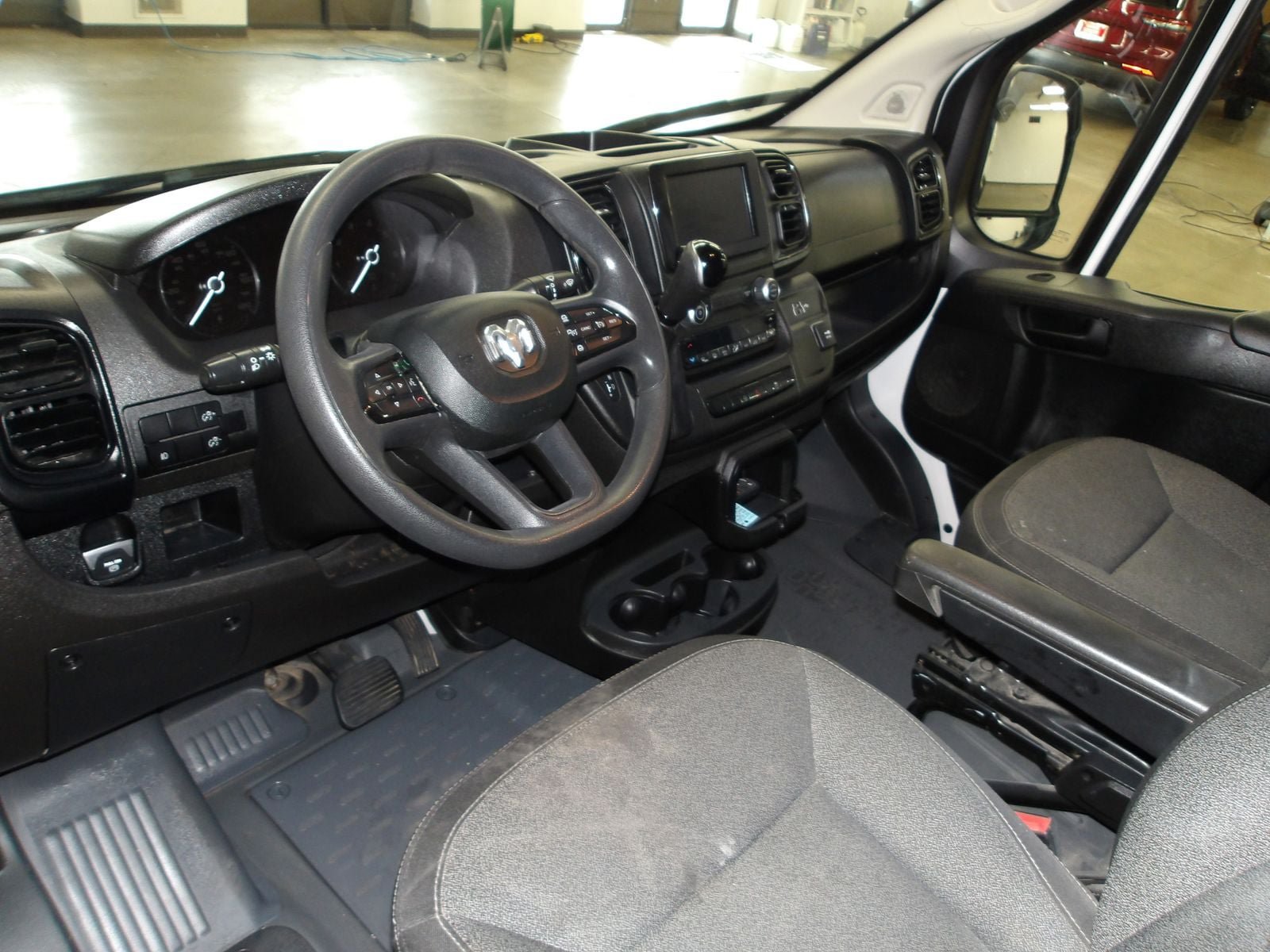Used 2024 RAM ProMaster 2500 w/ Convenience Group FWD image 9