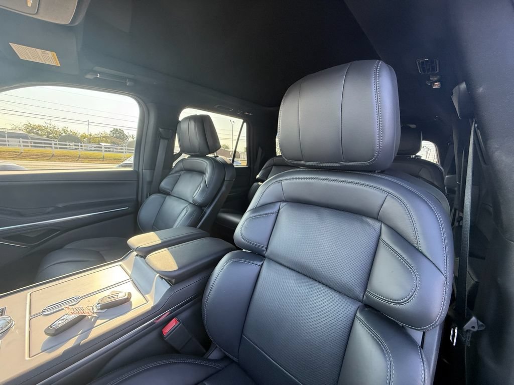 Used 2026 Lincoln Navigator L Reserve w/ Jet Appearance Package AWD/4WD image 14