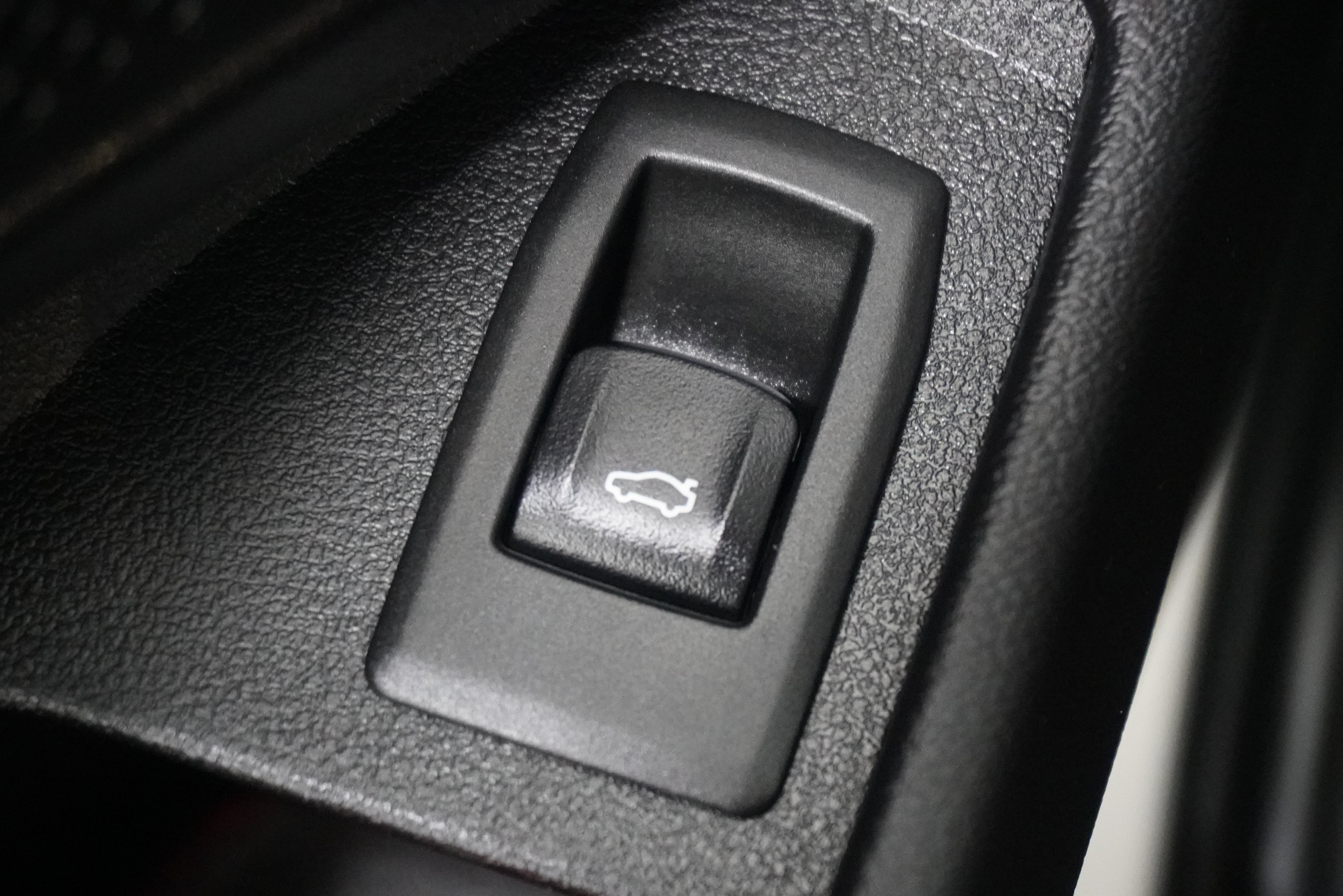 Used 2021 BMW 330i Sedan w/ M Sport Package RWD image 32