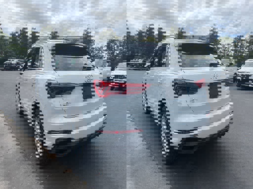 Used 2023 Audi Q3 2.0T Premium Plus w/ Premium Plus Package image 4