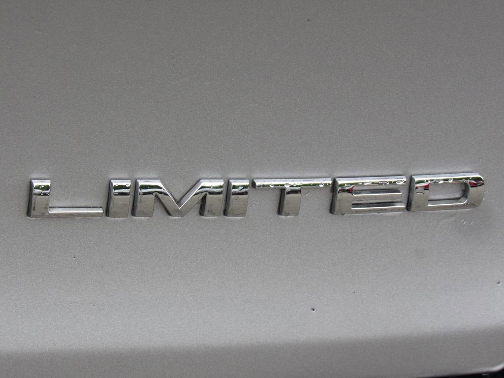 Used 2017 Jeep Cherokee Limited w/ Luxury Group AWD/4WD image 8