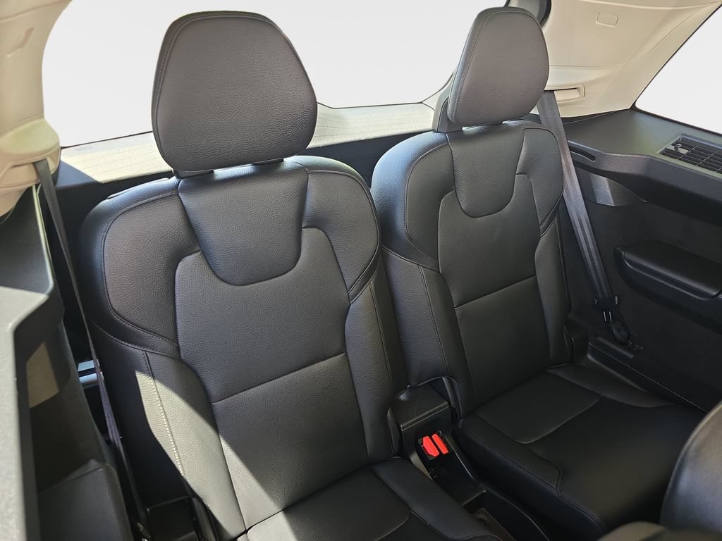 Used 2016 Volvo XC90 T6 Momentum w/ Momentum Plus Package AWD/4WD image 16