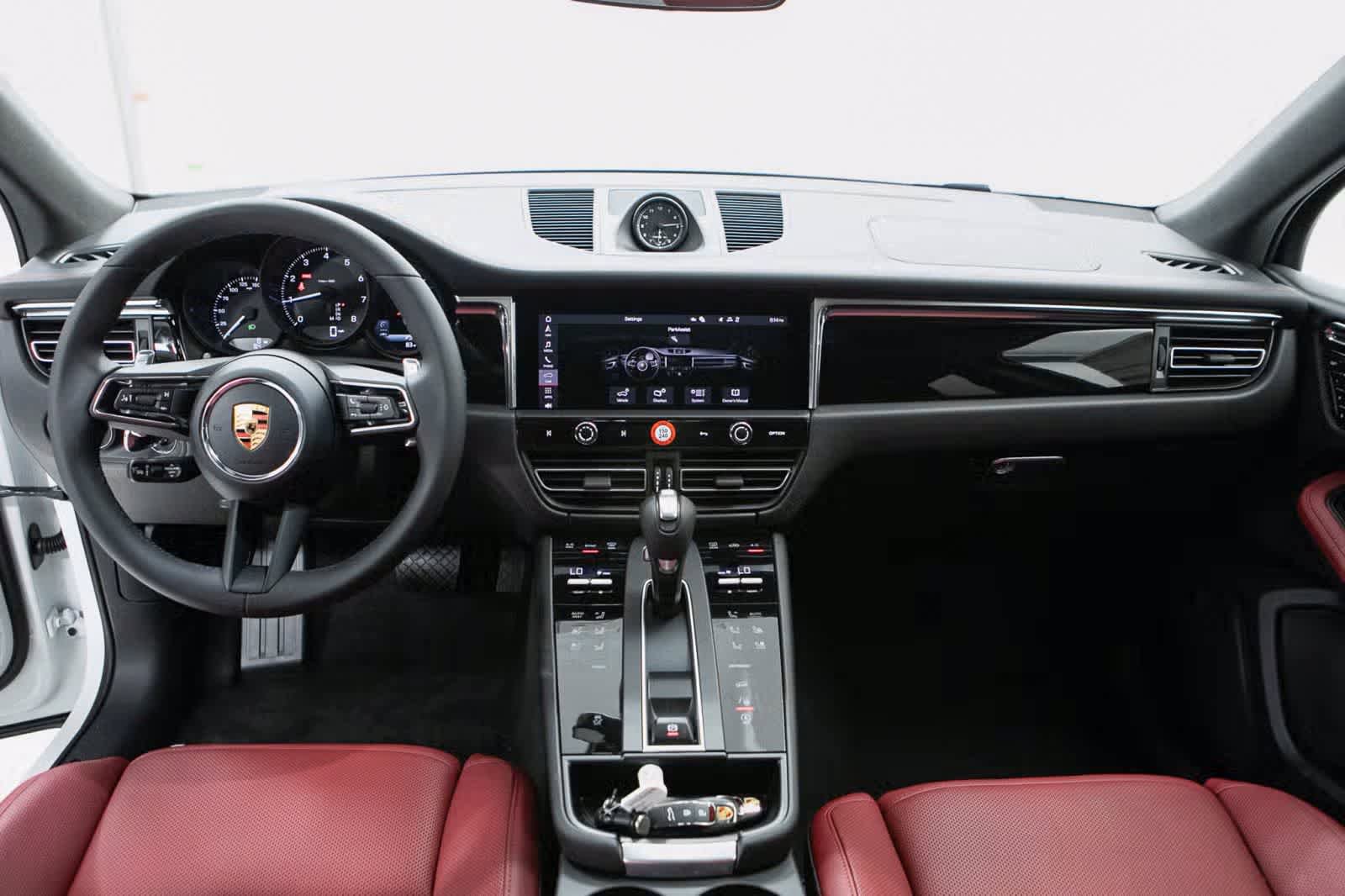 Used 2026 Porsche Macan AWD/4WD image 13