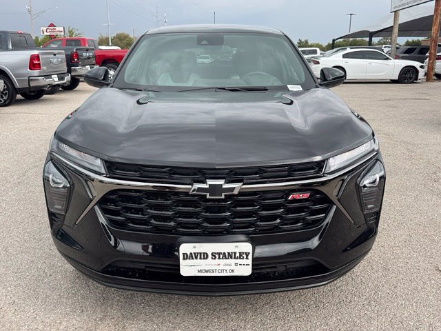 Used 2026 Chevrolet Trax RS FWD image 2
