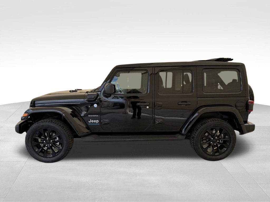 Used 2023 Jeep Wrangler Unlimited Sahara w/ Cold Weather Group AWD/4WD image 9