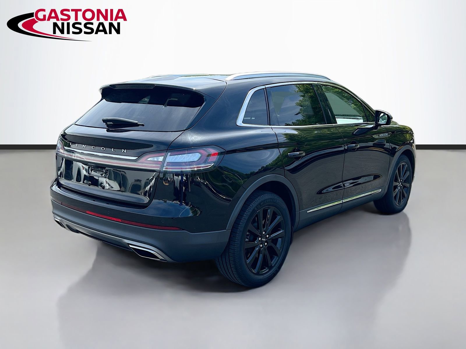 Used 2022 Lincoln Nautilus Reserve w/ Monochromatic Package image 9