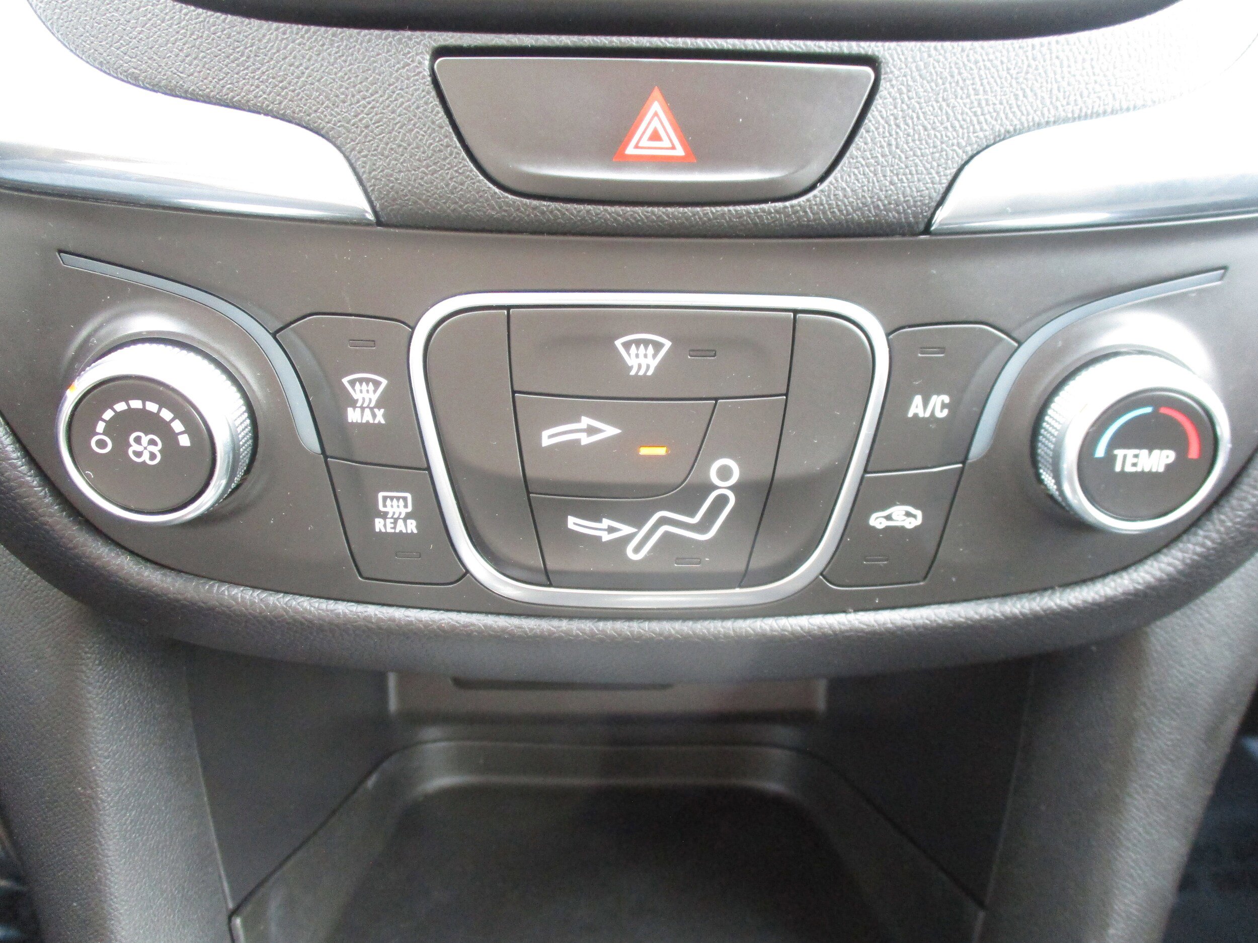 Used 2019 Chevrolet Equinox LT FWD image 21