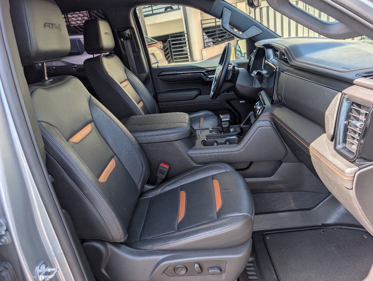 Used 2024 GMC Sierra 1500 AT4 w/ Technology Package AWD/4WD image 8