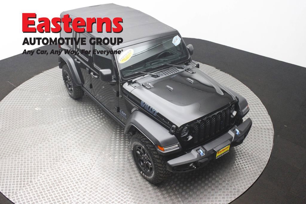 Used 2023 Jeep Wrangler Unlimited w/ Cold Weather Group AWD/4WD image 3