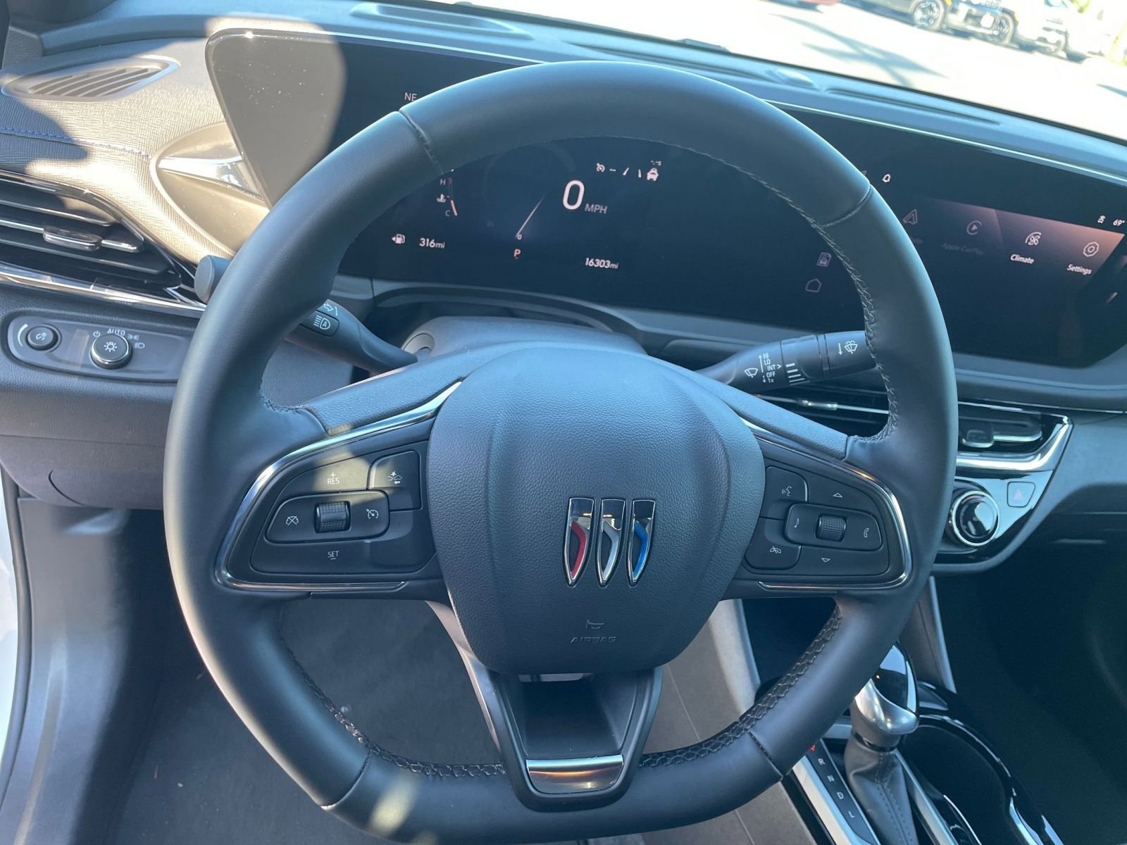 Used 2025 Buick Envista Sport Touring image 27