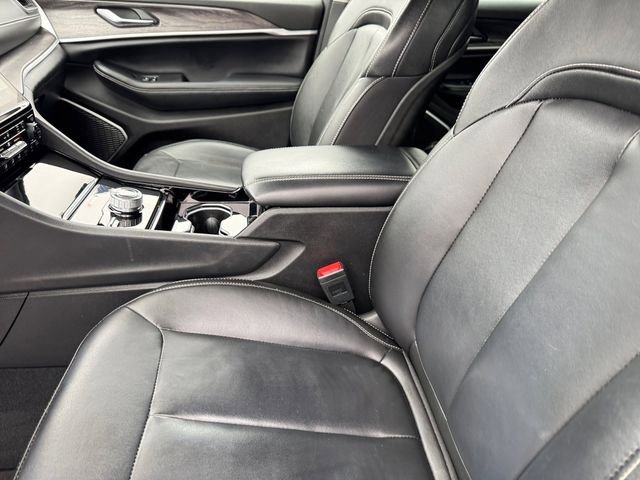 Certified 2023 Jeep Grand Cherokee L Limited w/ Black Appearance Package AWD/4WD image 12